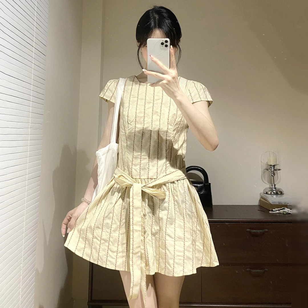 奶芙芝士 蝴蝶结绑带低腰连衣裙女夏设计感圆领短袖短裙4452