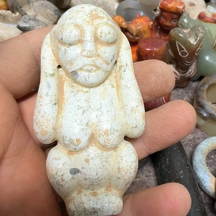 蛇纹石玉颈饰未镶嵌