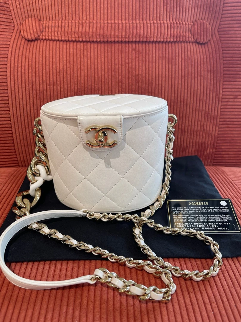 95新 Chanel/香奈儿 118348 香奈儿白色水桶斜挎包