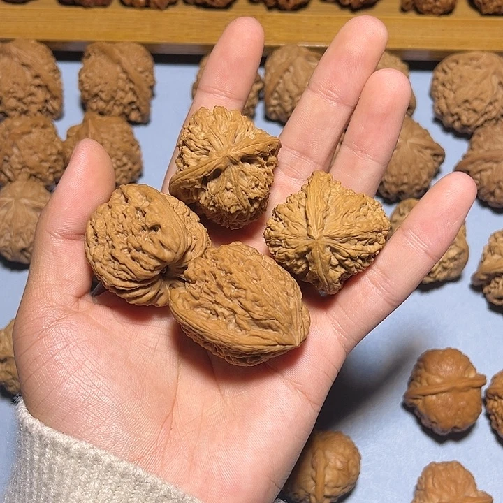 文玩核桃把件下***汐俩南疆石 不保黄