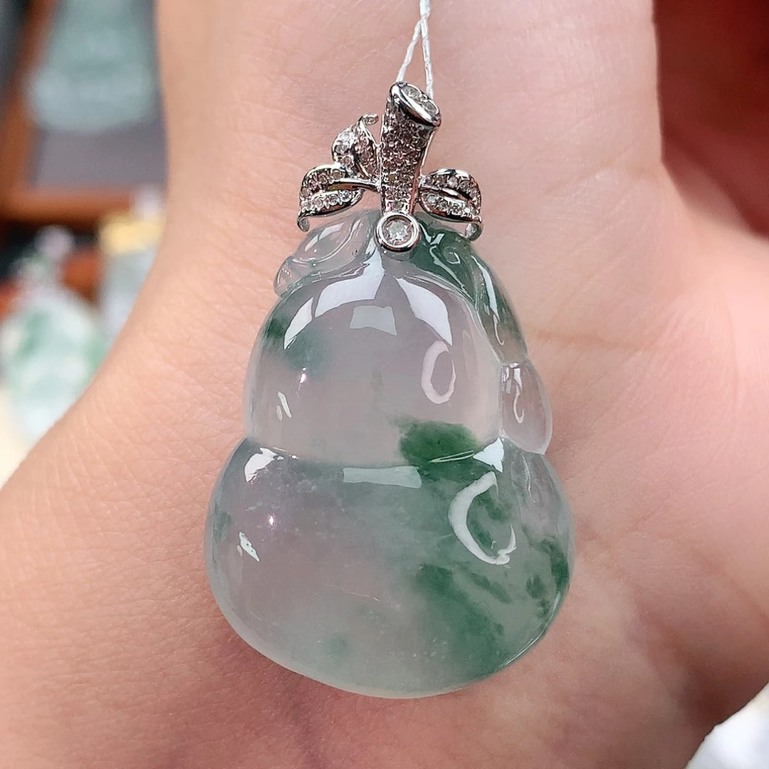 颈饰18K金镶嵌翡翠葫芦