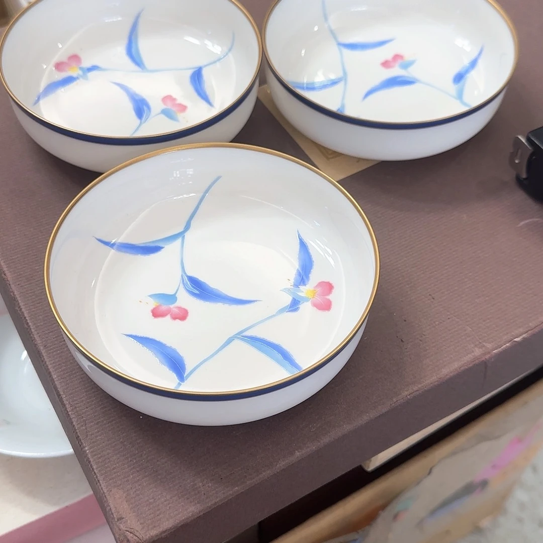 晴***.盖碗在家门口吃着呢就