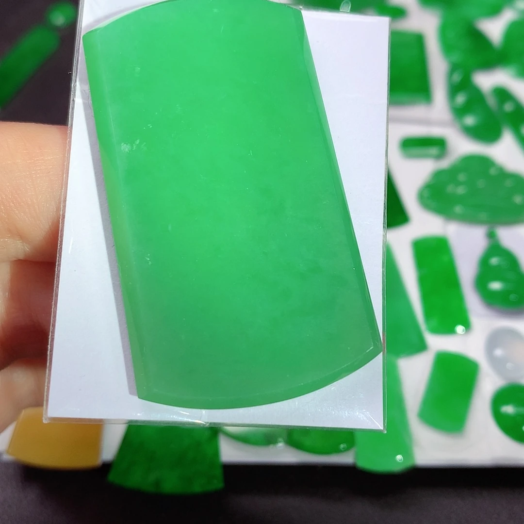 翡翠颈饰未镶嵌天然翡翠