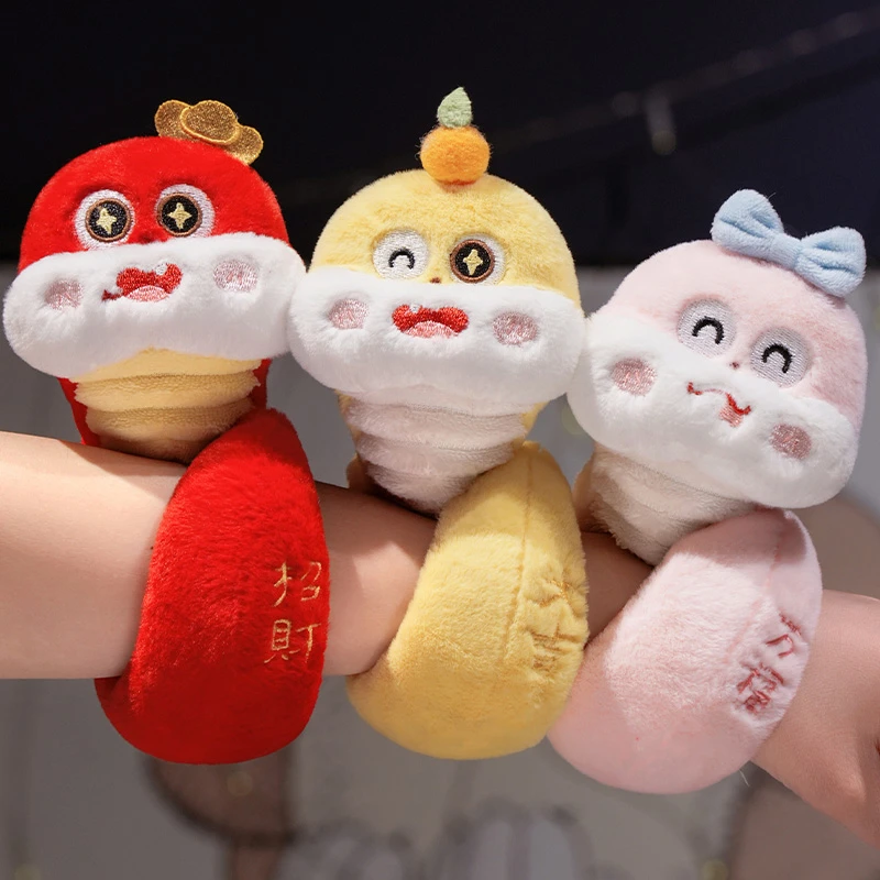 蛇年吉祥物玩偶啪啪圈手环手腕生肖蛇拍拍圈儿童女孩毛绒玩具公仔