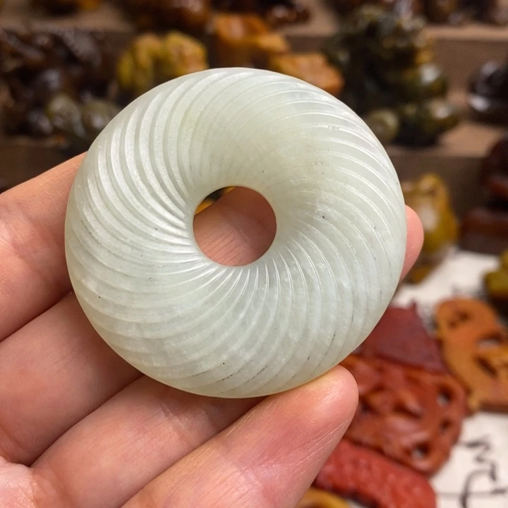 未镶嵌蛇纹石玉颈饰31