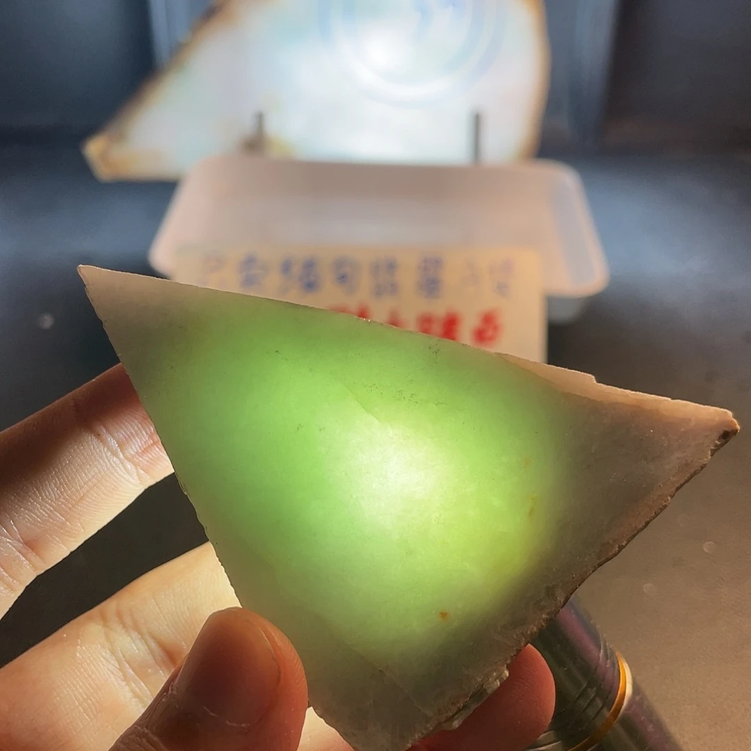 翡翠手镯未镶嵌翡翠