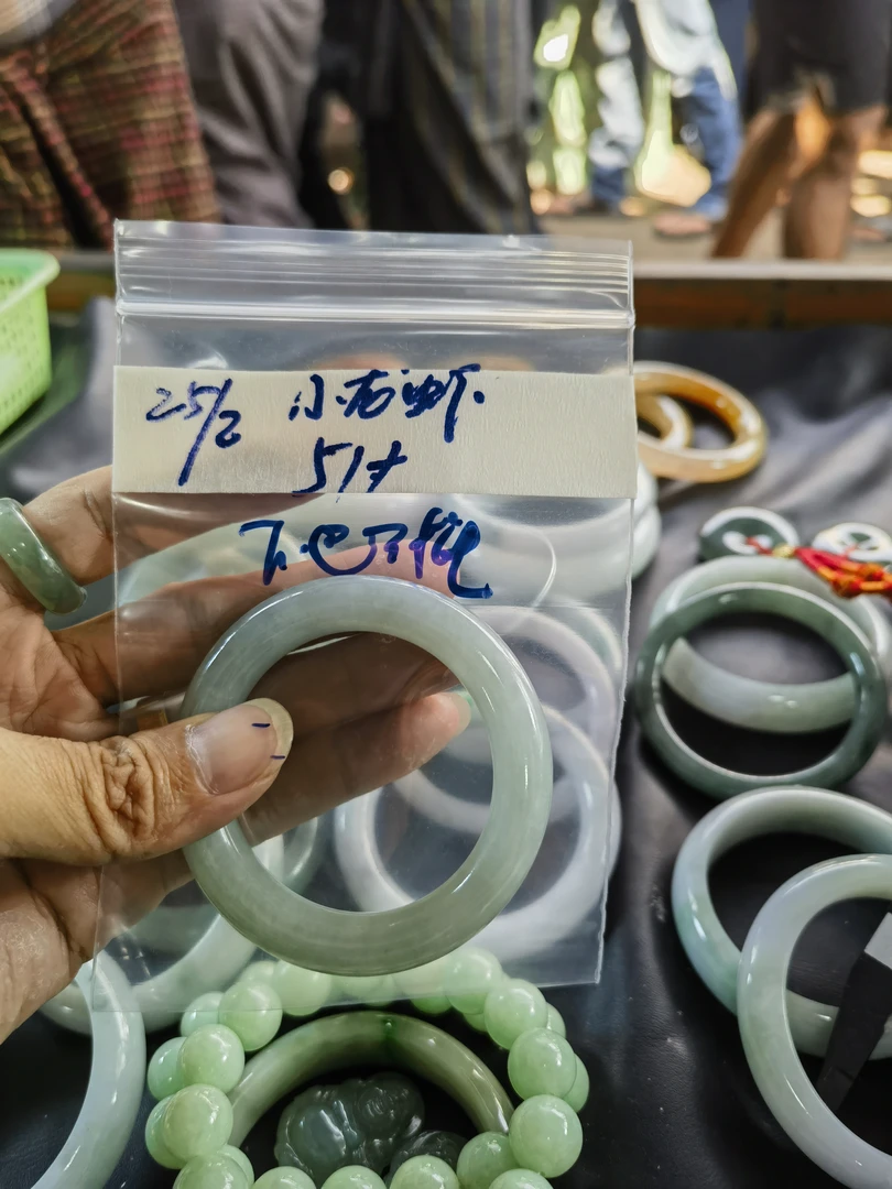 缅甸天然翡翠手镯