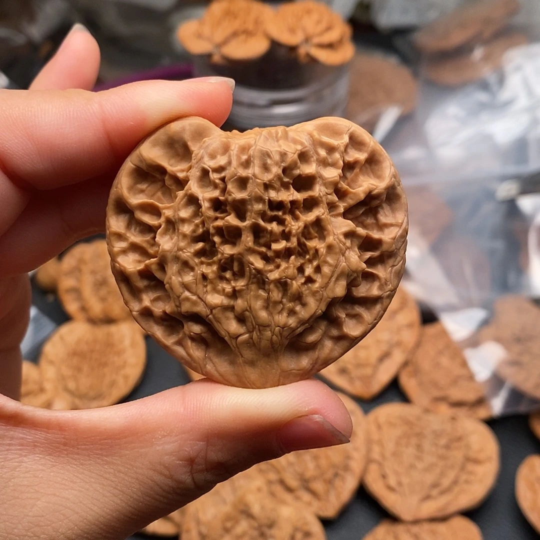 鑫***文玩核桃吊坠桃心