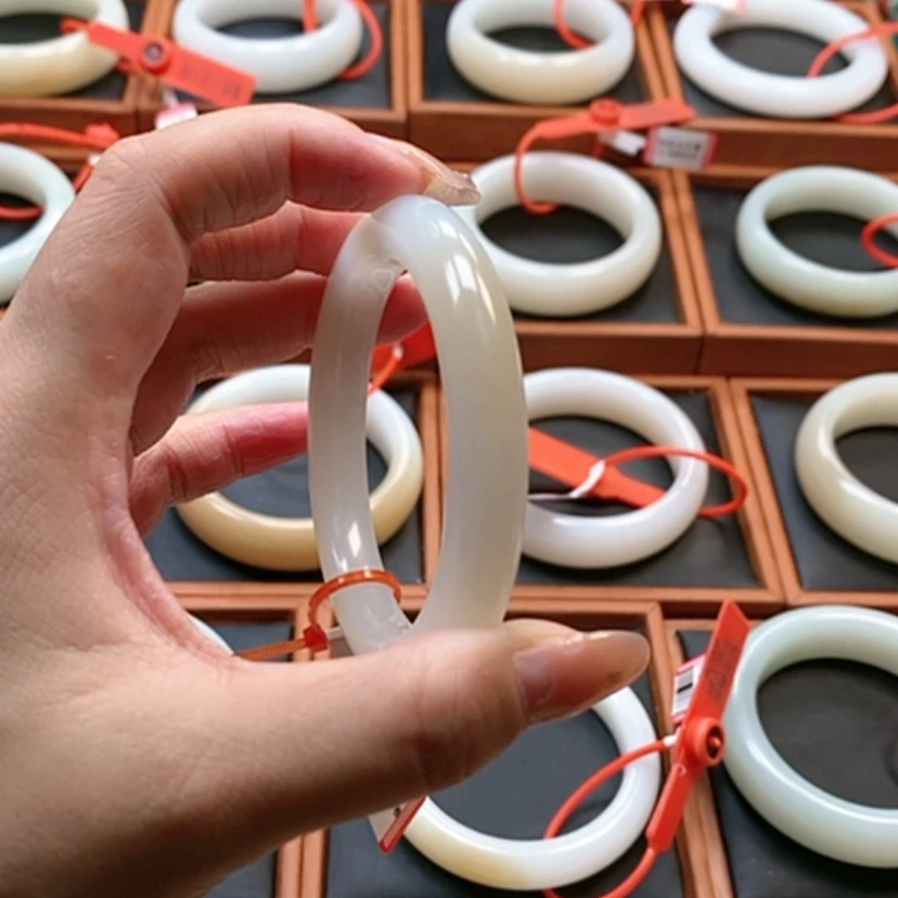 【闪购商品】未镶嵌手镯和田玉