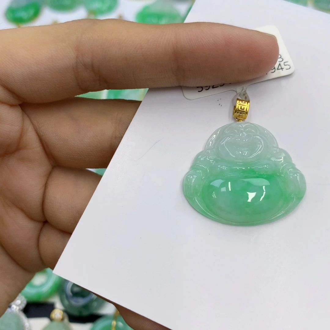翡翠18K金镶嵌颈饰翡翠