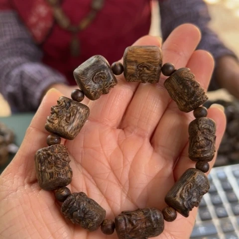 沉香手串乌身红土罗汉沉水浮13克多样性发1条