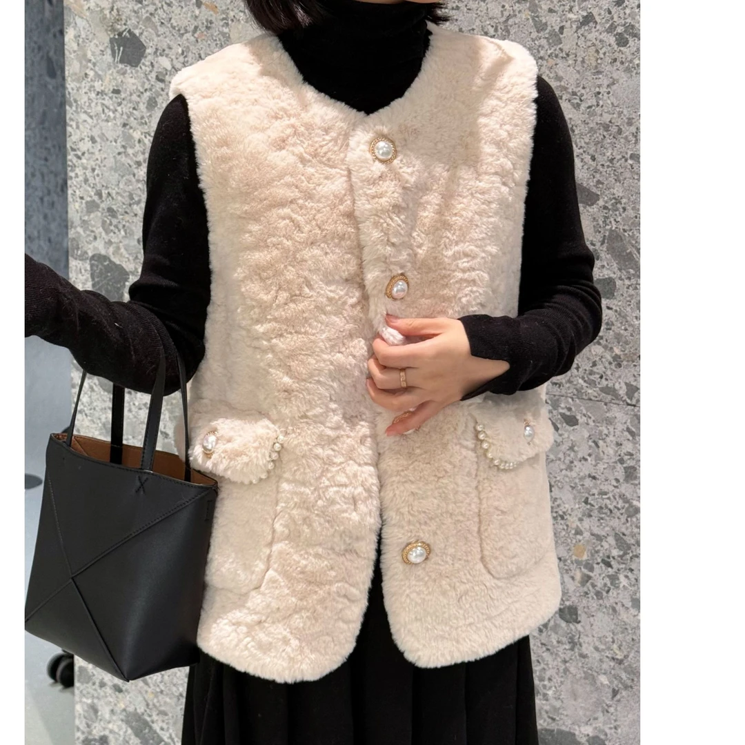 2403手工钉珠毛毛马甲