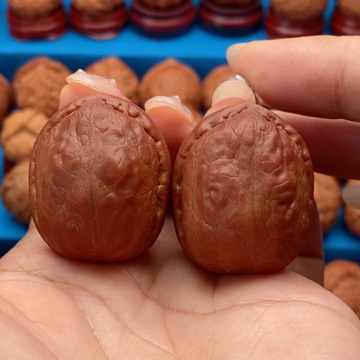 文玩核桃把件龙胆