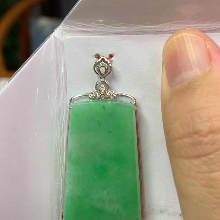 翡翠18K金镶嵌颈饰翡翠吊坠