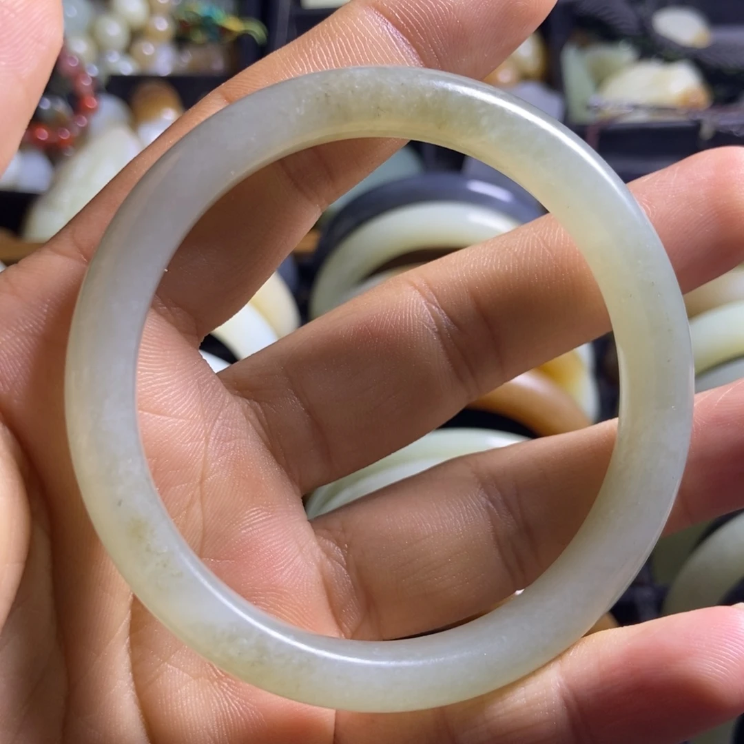 和田玉（糖玉）未镶嵌手镯
