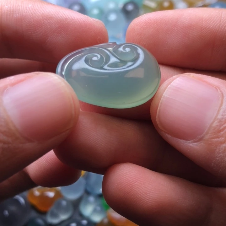 定制翡翠未镶嵌挂件