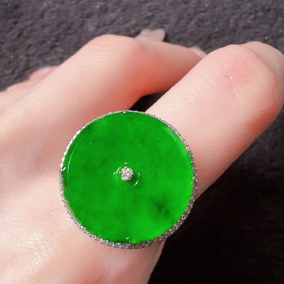 翡翠戒指18K金镶嵌签收后24小时鉴赏期，过时不退