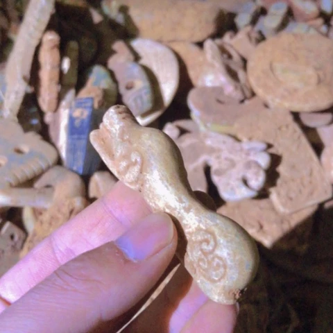 未镶嵌和田玉（糖玉）挂件