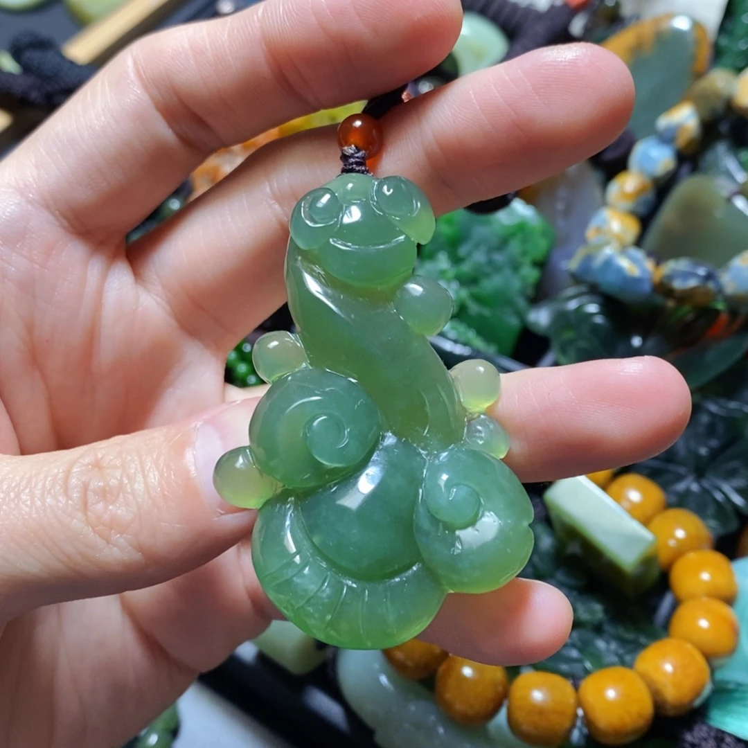 蛇纹石玉未镶嵌颈饰