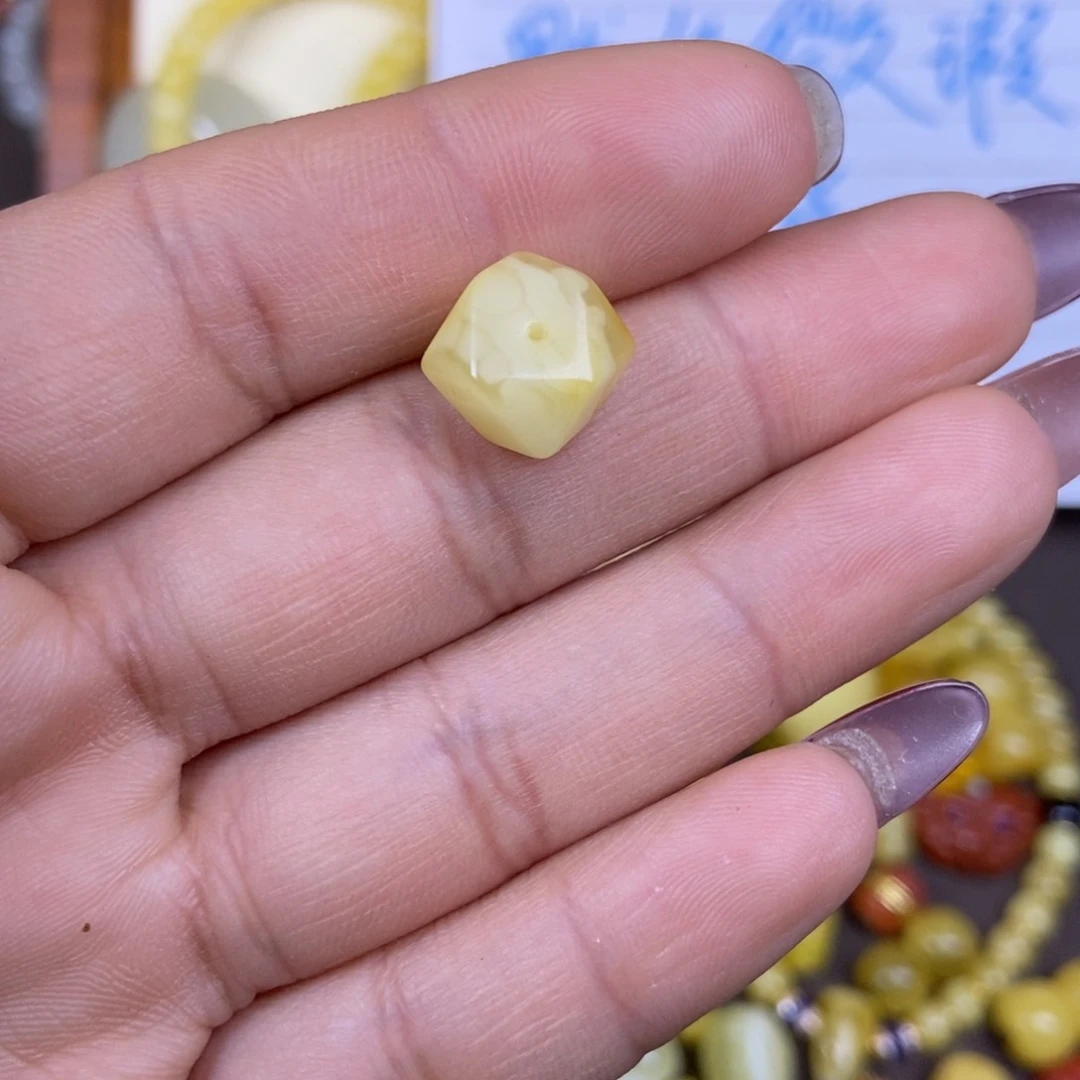 琥珀手链未镶嵌八楞珠