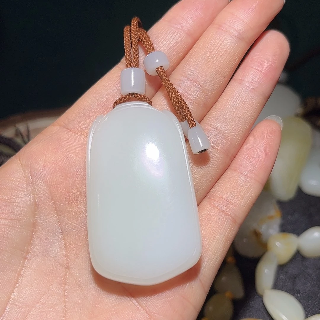 和田玉未镶嵌颈饰道*