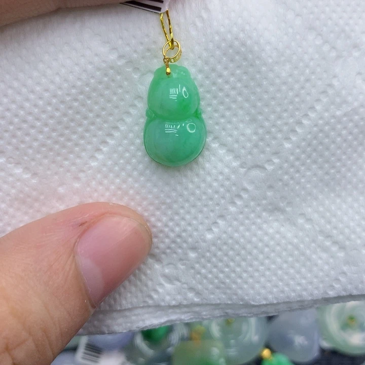 颈饰18K金镶嵌翡翠