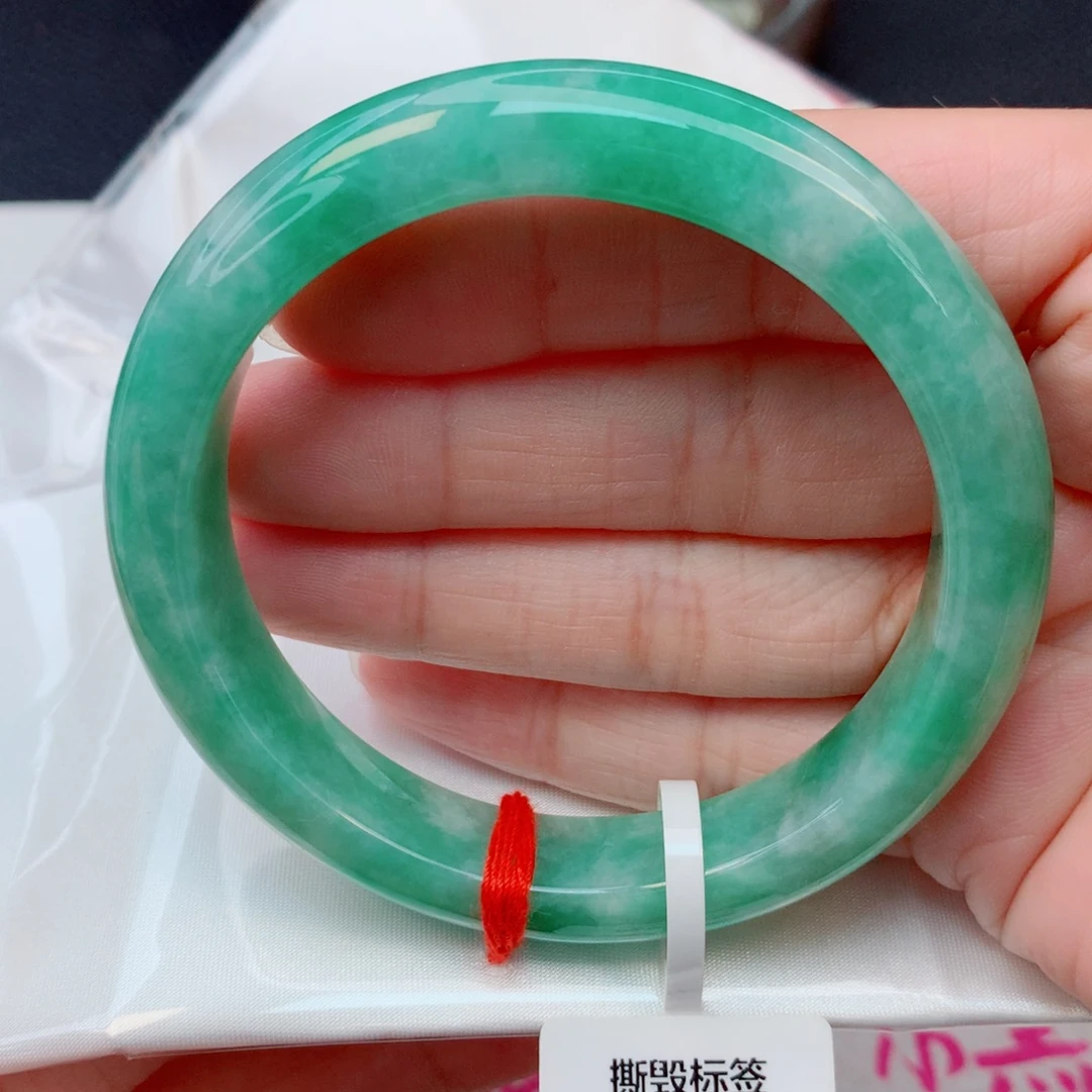 翡翠未镶嵌手镯58圈 糯种飘阳绿有瑕疵
