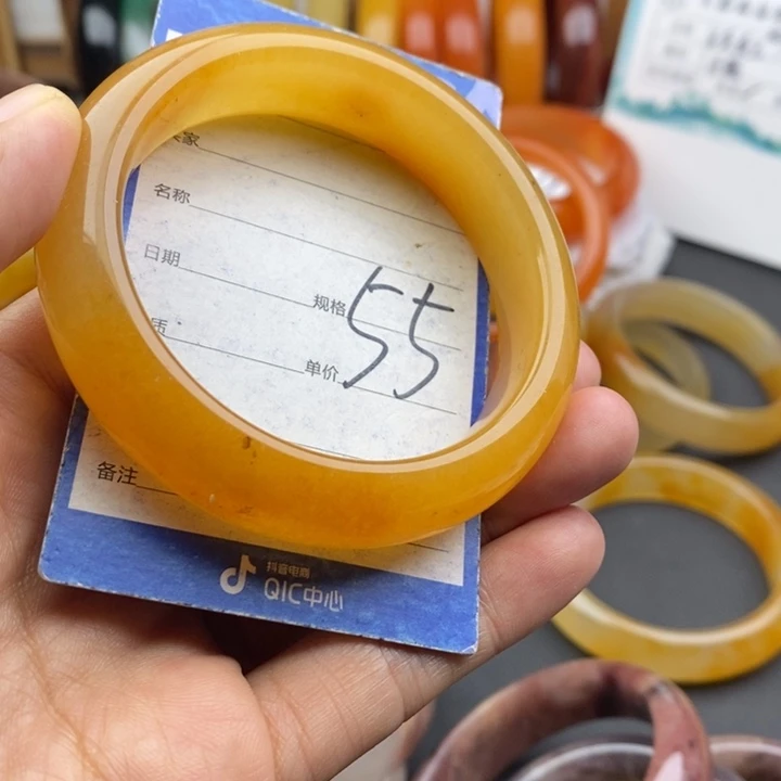 未镶嵌手镯石英质玉