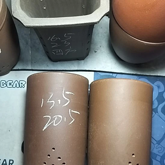 大笔筒两个紫砂花盆