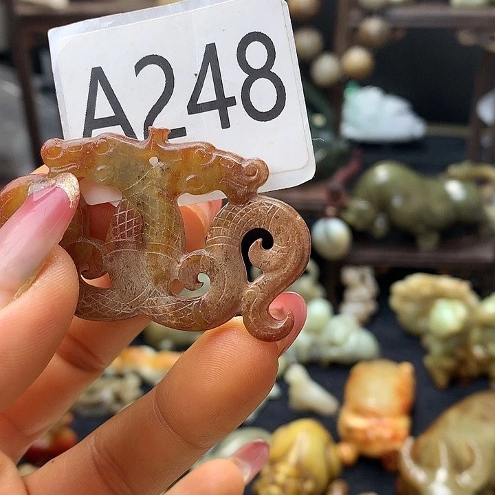 和田玉未镶嵌车挂