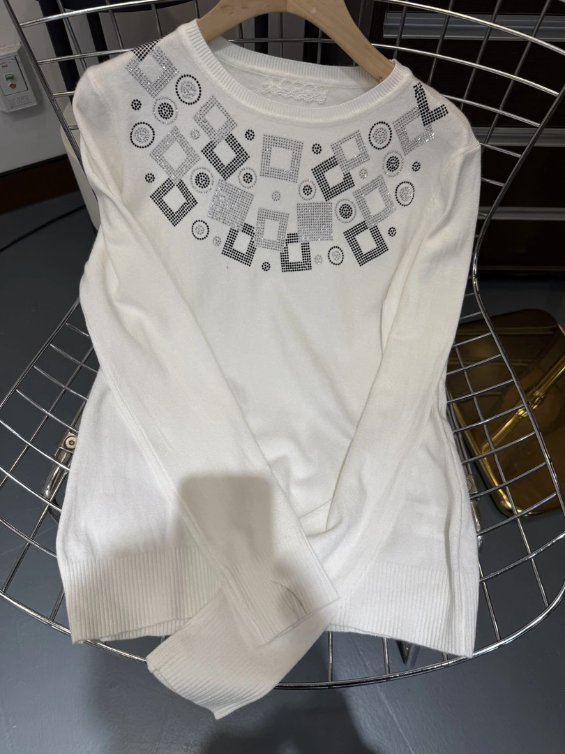 秋冬女款长袖镶钻针织衫-A0330