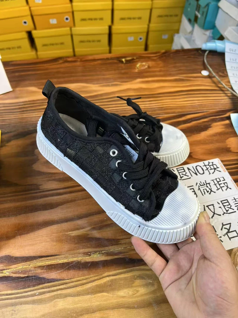 板鞋女2025夏季新款蕾丝网鞋透气舒适渐变色百搭休闲女鞋子