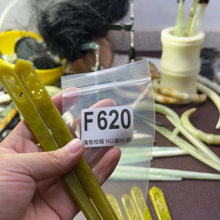 蛇纹石玉发饰合金酥*