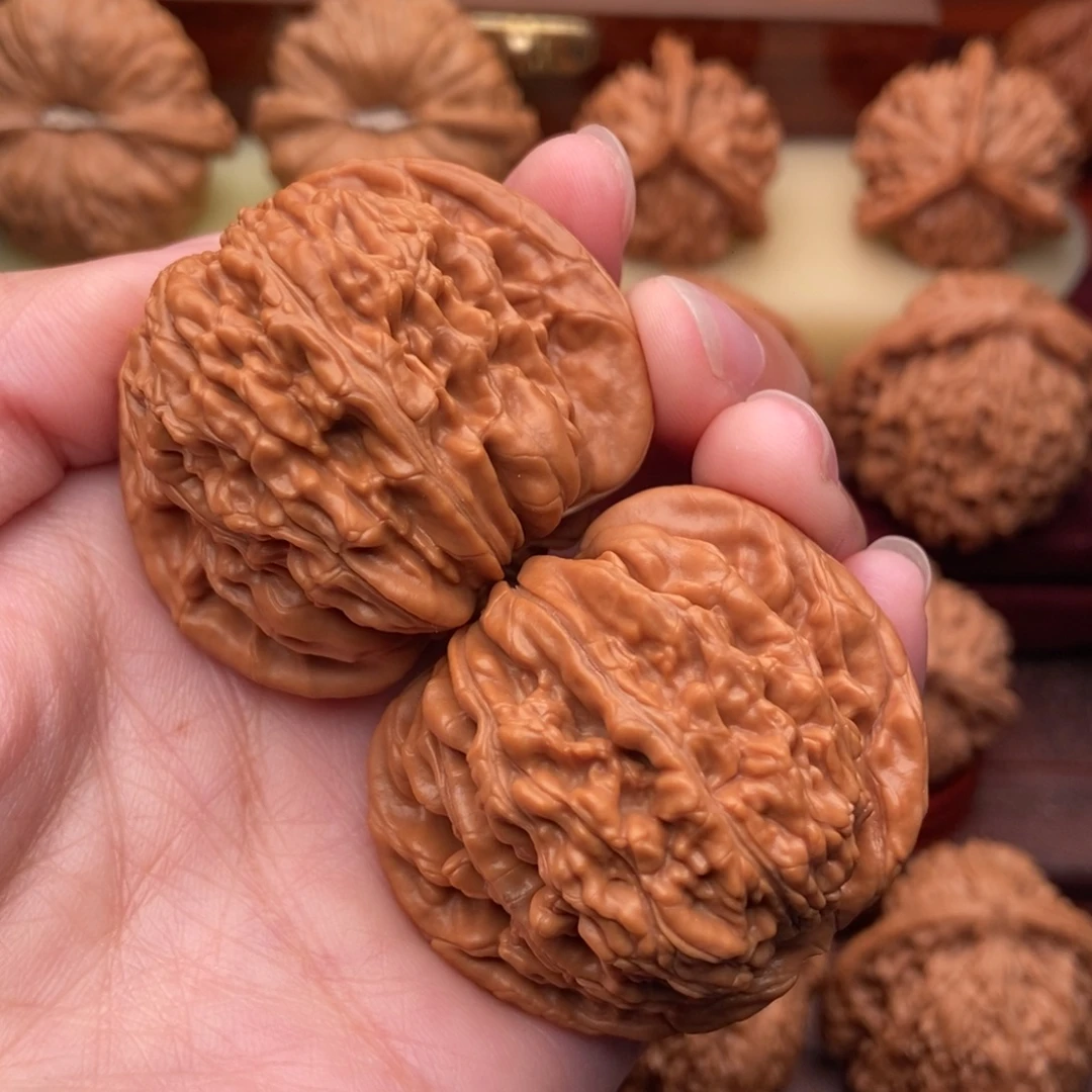 北***部文玩核桃把件精品老树红皮四座楼46