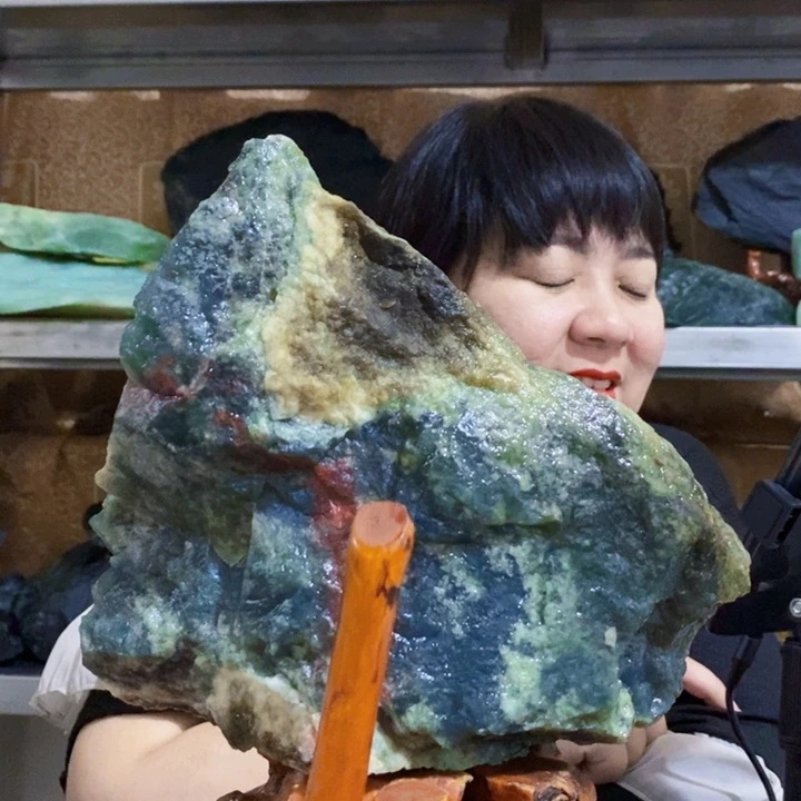 蛇纹石玉未镶嵌原石欧**龙