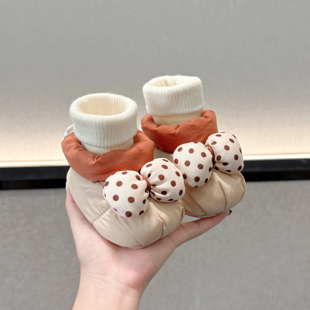 秋冬新生婴儿0-1岁男女宝宝软底加厚鞋袜一体不掉跟加绒护脚棉鞋