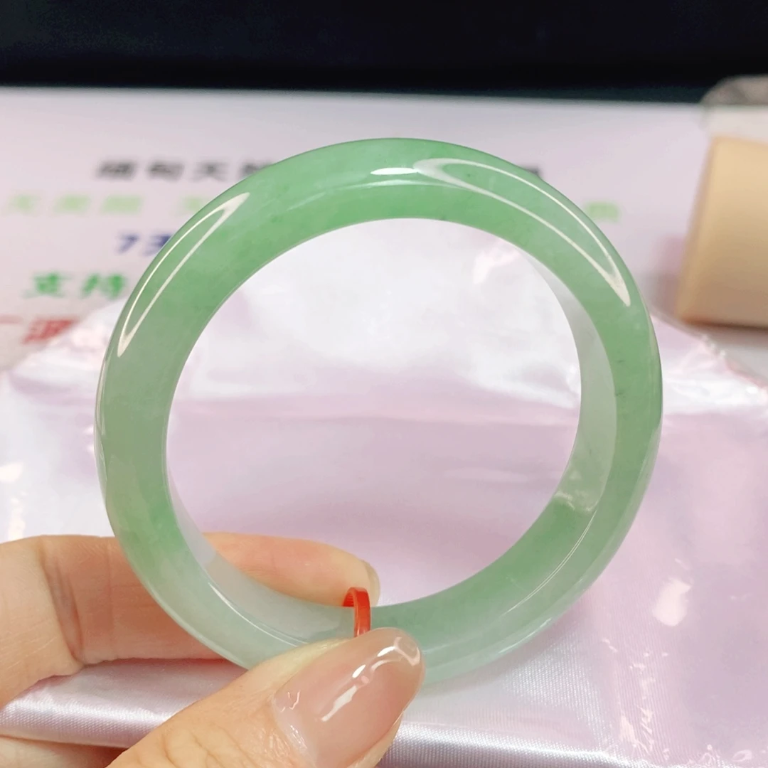 翡翠手镯未镶嵌52.6