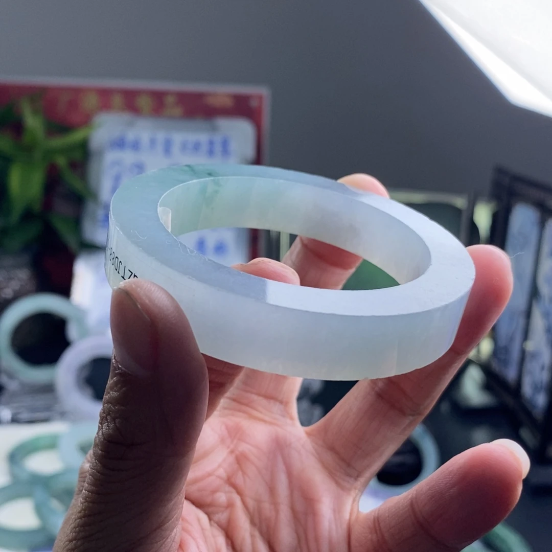 定制翡翠未镶嵌翡翠手镯