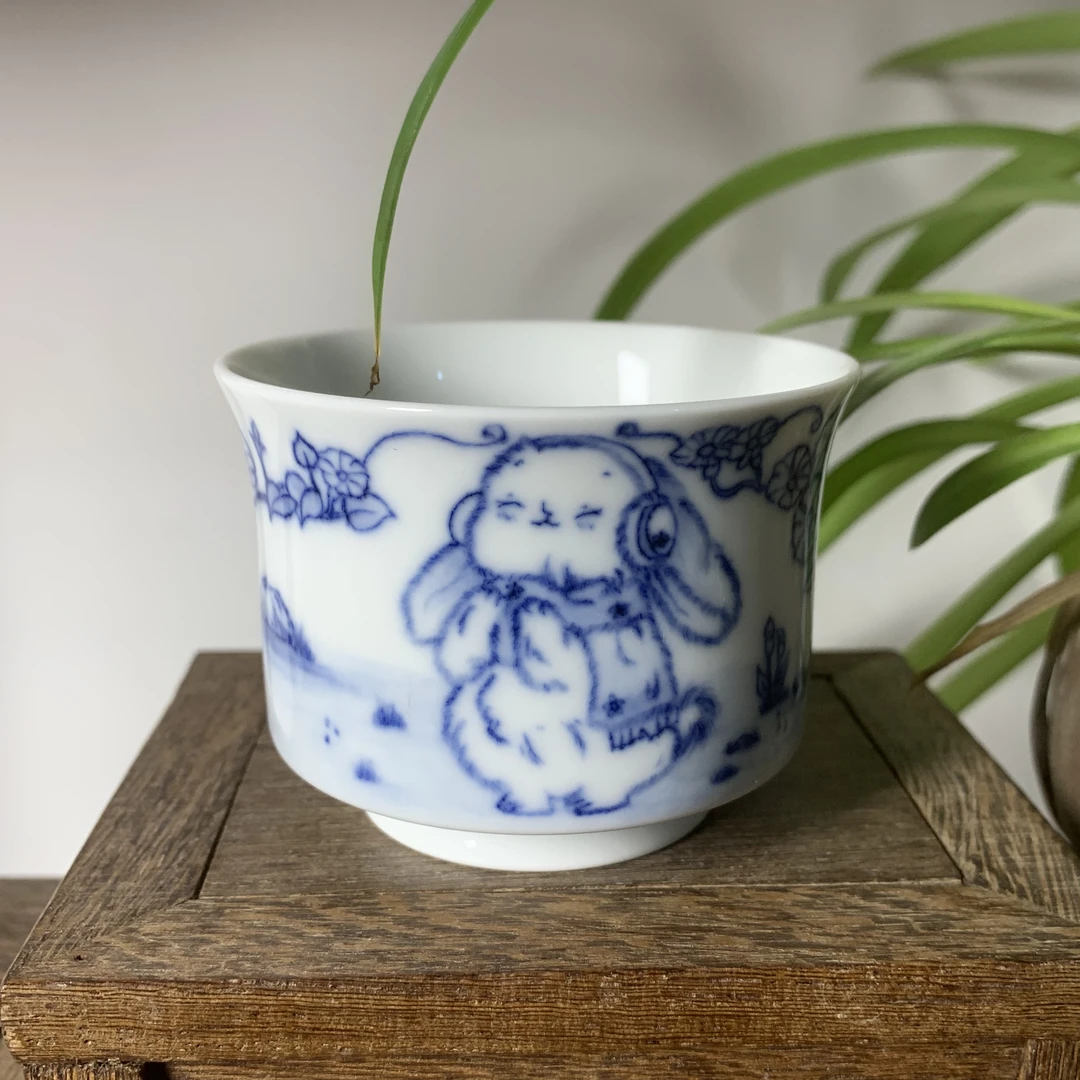 景德镇手工手绘青花兔子主人杯
