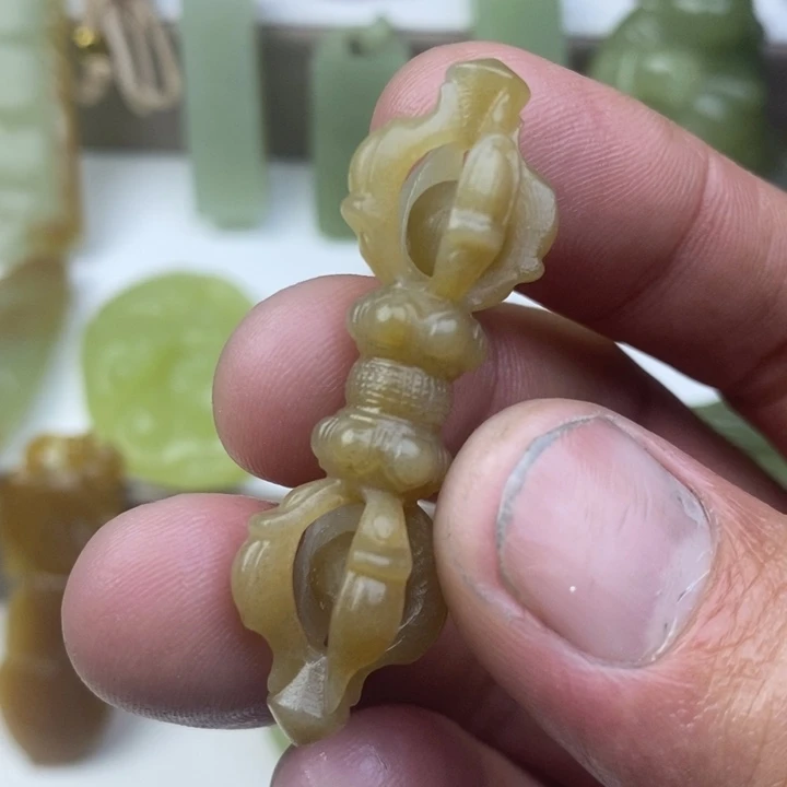 和田玉（糖玉）未镶嵌颈饰