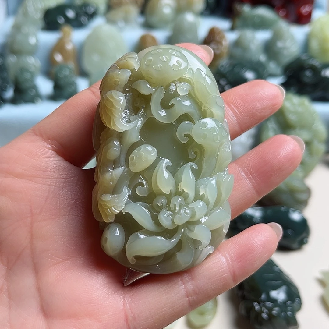 和田玉未镶嵌把件