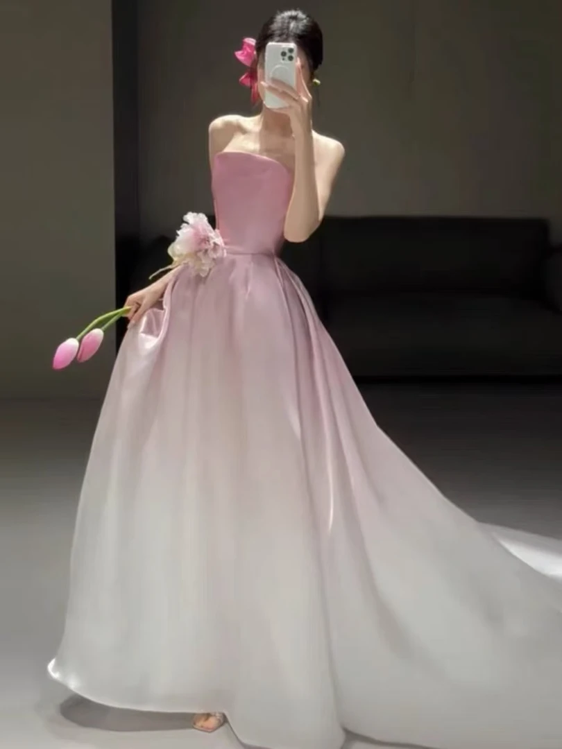 出租渐变2025新款订婚礼服出门纱轻抹胸缎面晨袍新娘敬成人礼大码