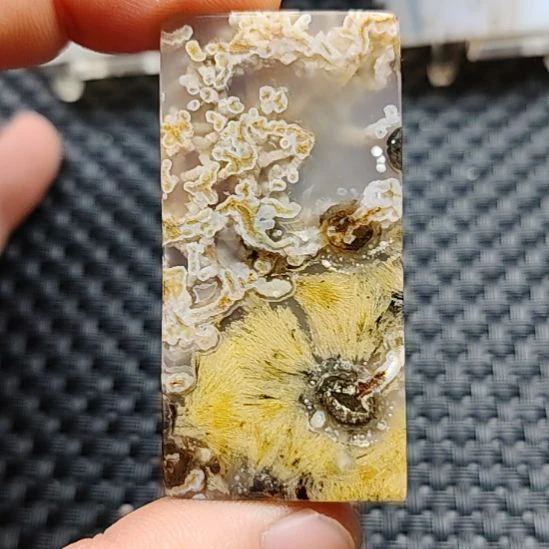 蓝***花玛瑙/玉髓未镶嵌颈饰
