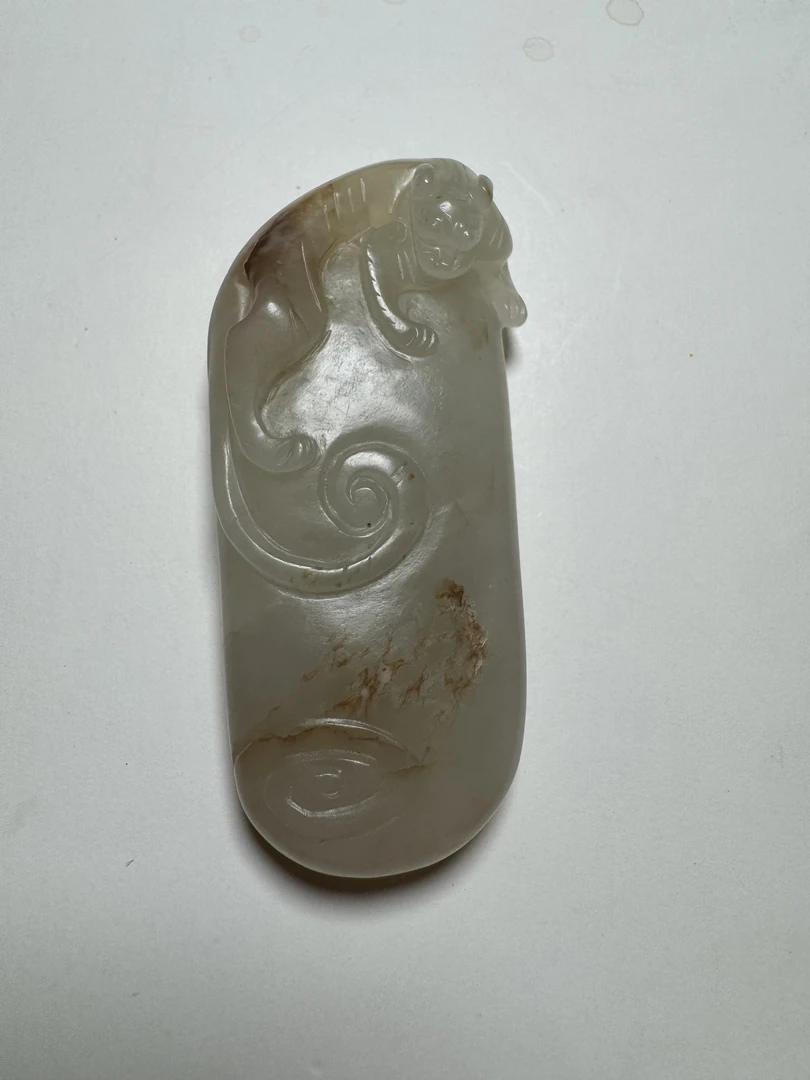 和田白玉龙形玉坠