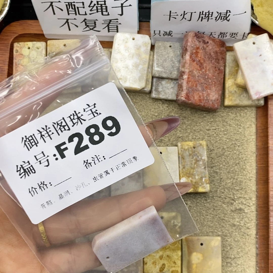 石英质玉吊坠(不含链)足银镀金镶嵌最***妹