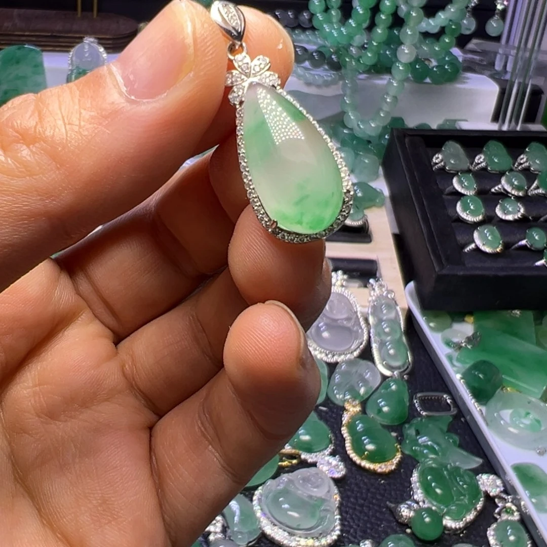 石英质玉未镶嵌颈饰