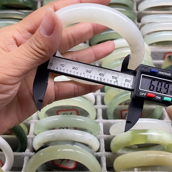 蛇纹石玉未镶嵌手镯93