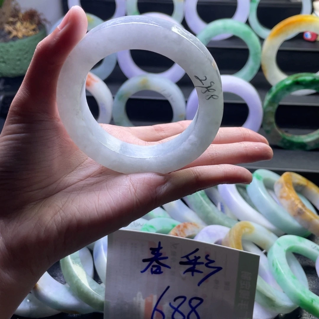 定制翡翠未镶嵌翡翠手镯