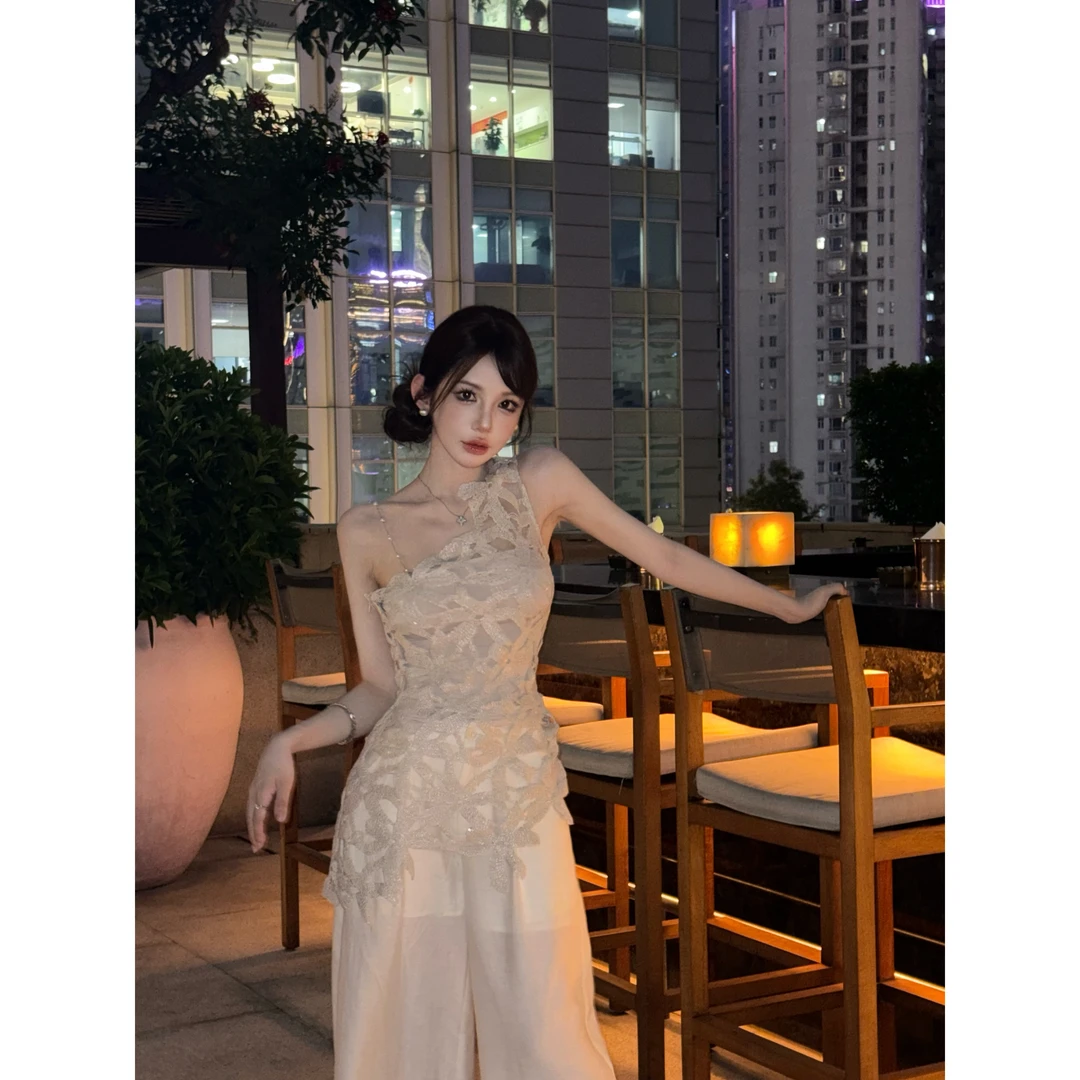 FH粉红丨“心动指令”高级感拼接镂空斜肩上衣FH25C3T2101