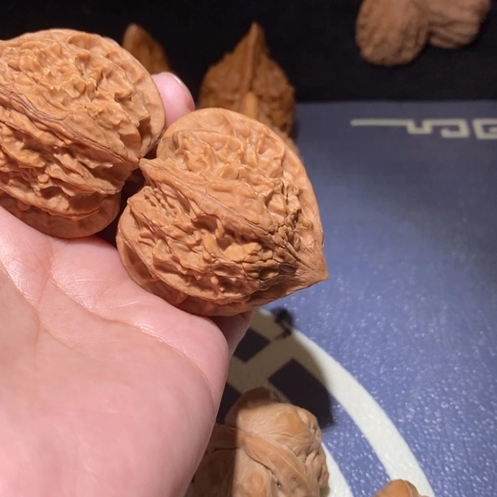 亦***辰吊坠文玩核桃血灯笼